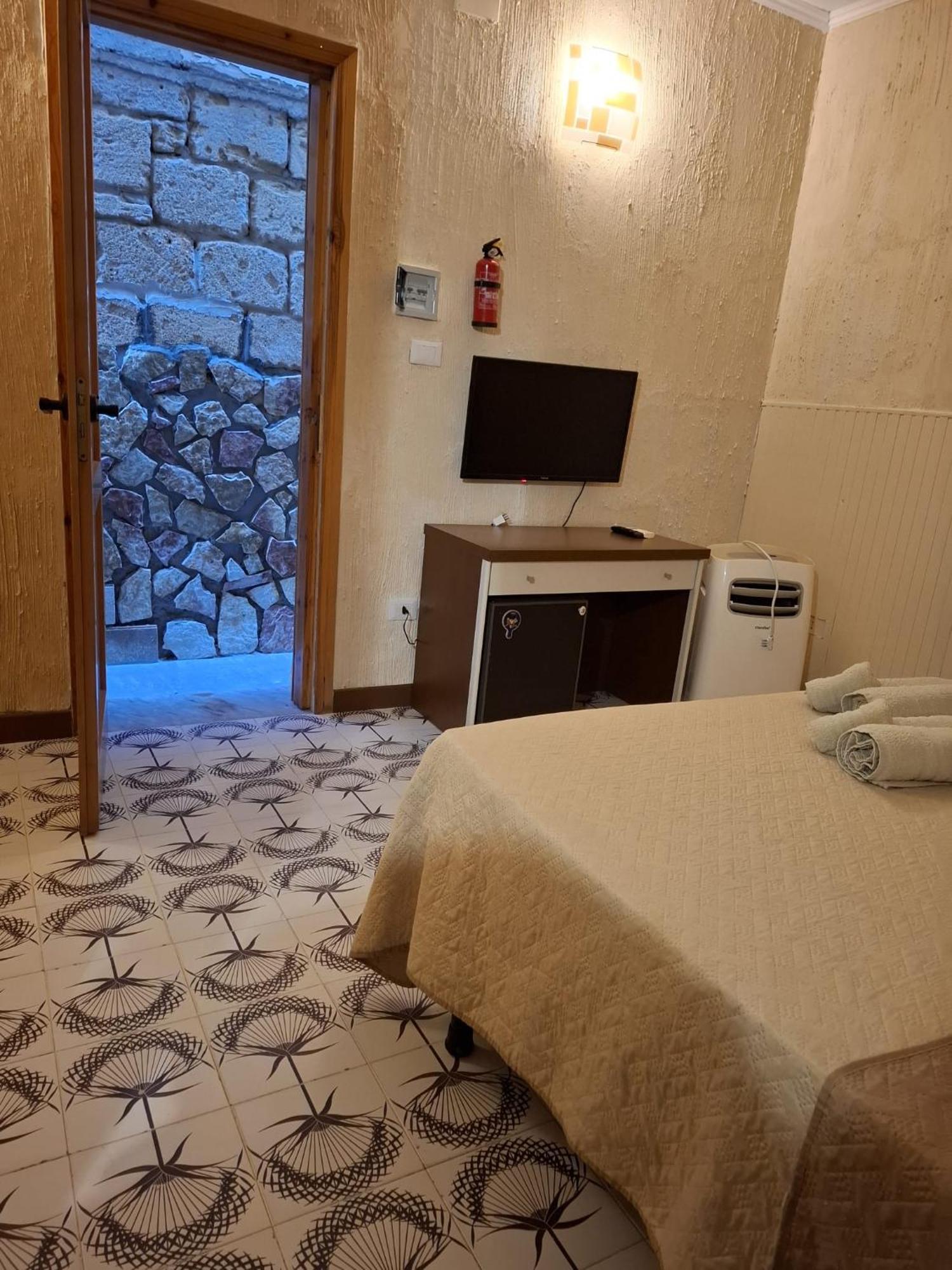 צ'יניזי La Terrazza Sul Mare Camera Vicino Aereoporto&Mare Sicilian Vintage Style Seaside Room מראה חיצוני תמונה
